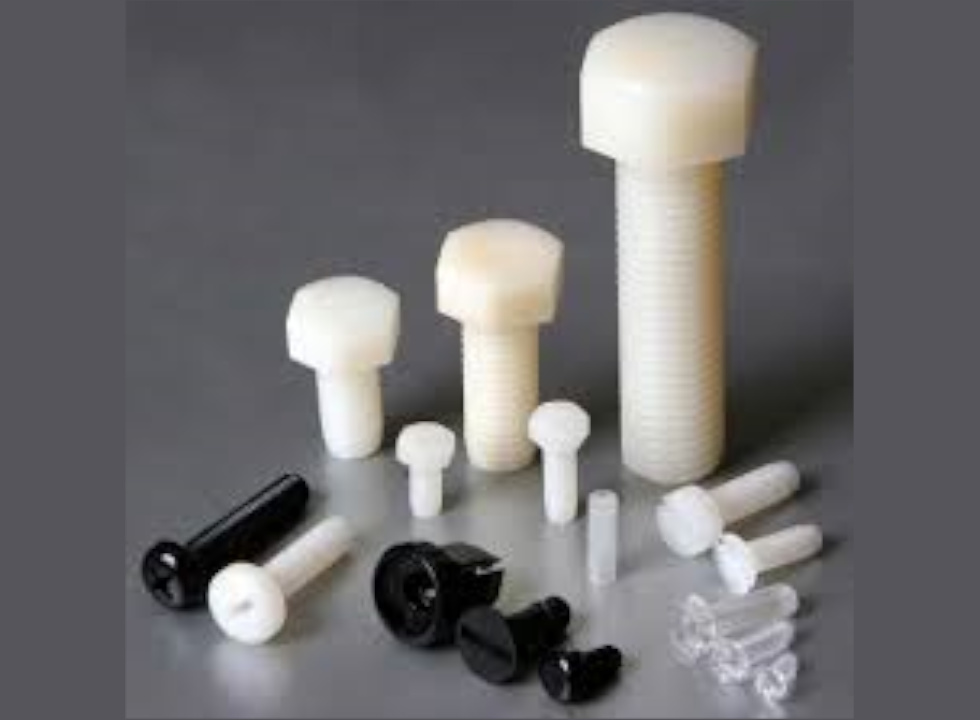Tornillos en Nylon Sumetal